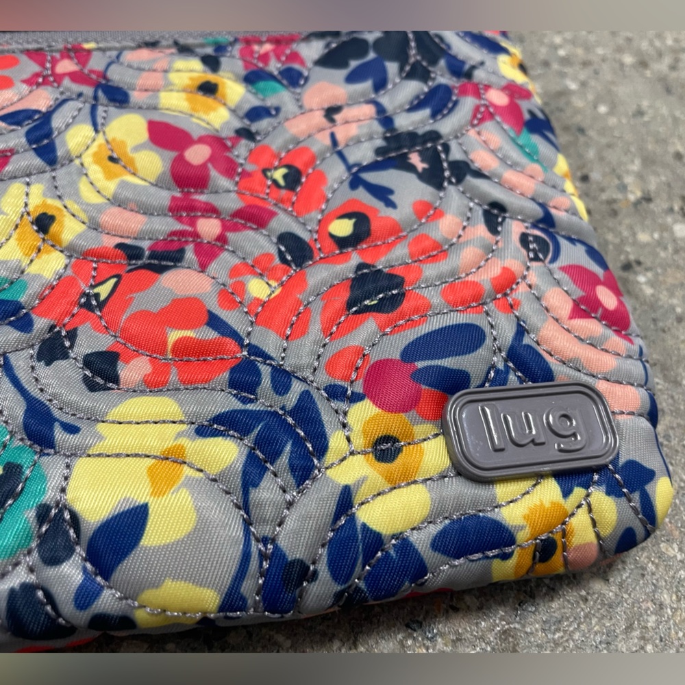 Lug Skipper SE Crossbody Bag in Multi Floral Wildflower EUC - Picture 4 of 16